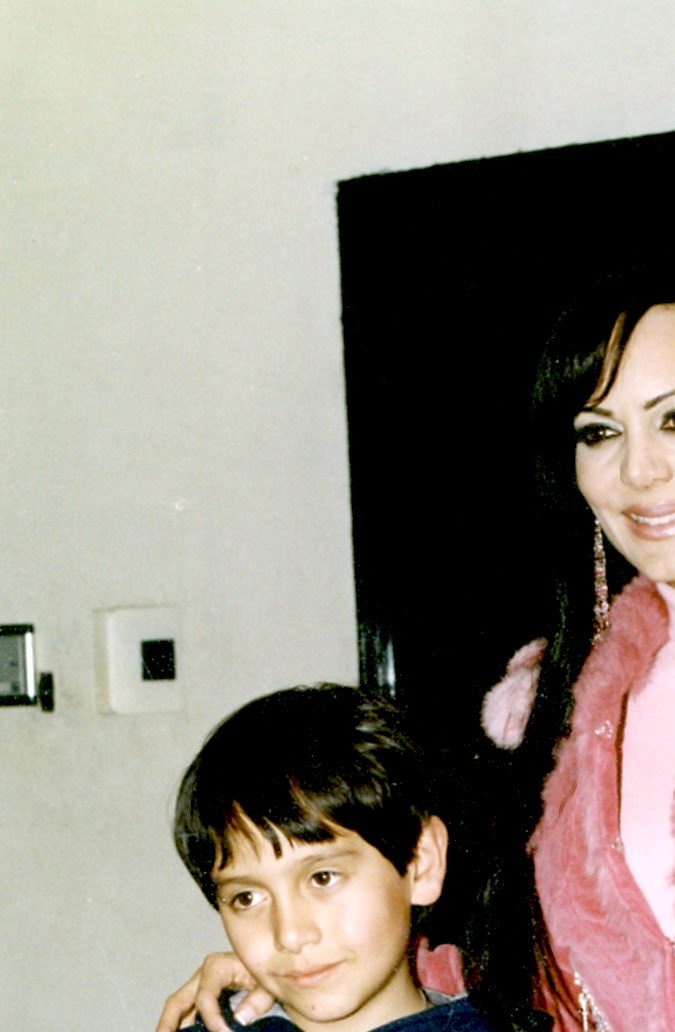Maribel Guardia junto a su pequeño hijo, Julián en 2004.