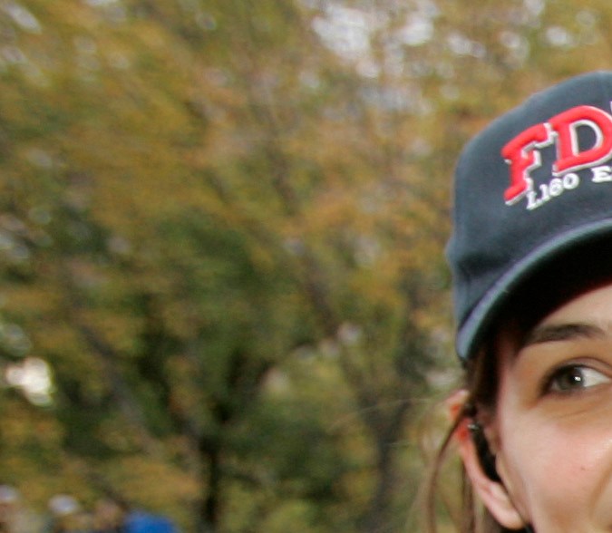 Kate Holmes, Tom Cruise y su hija Suri en un maratón de la ciudad de Nueva York en noviembre de 2007.