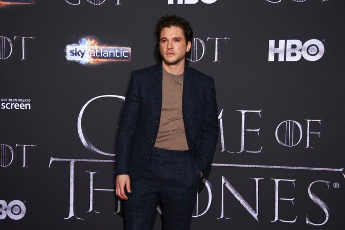 El actor Kit Harington posa para los fotógrafos en el estreno de la octava temporada del programa de televisión 'Game of Thrones' en Belfast, Irlanda del Norte, el viernes 12 de abril de 2019.