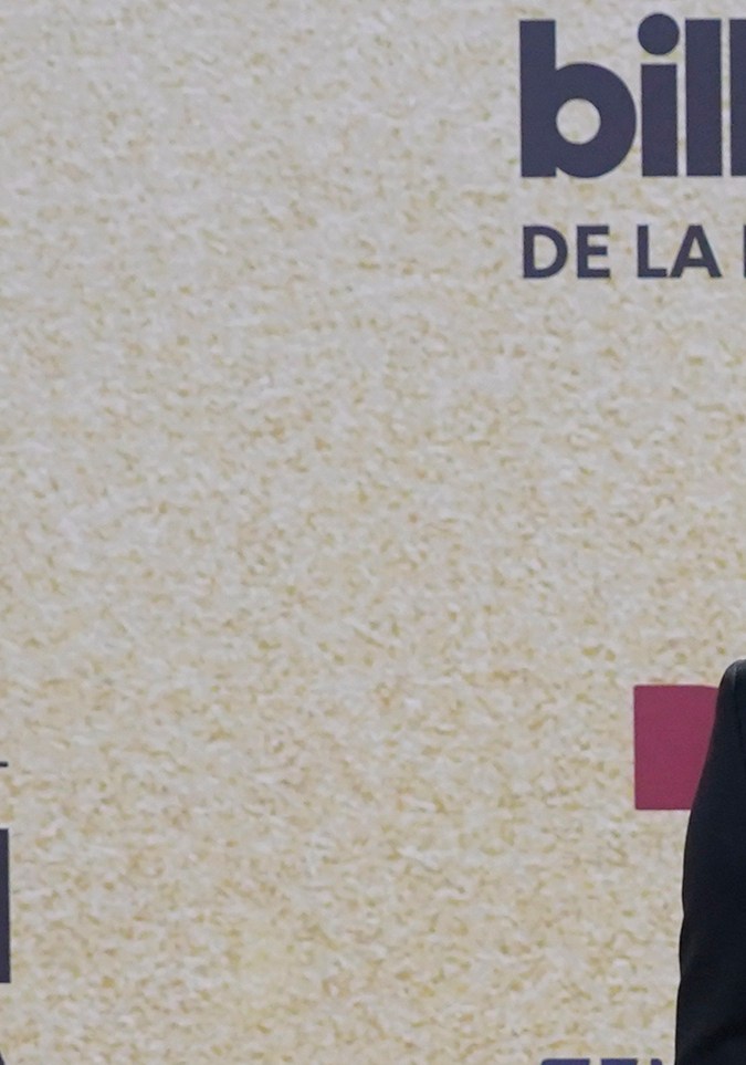 William Levy en la alfombra roja de los Premios Billboard de la Música Latina en septiembre de 2021.