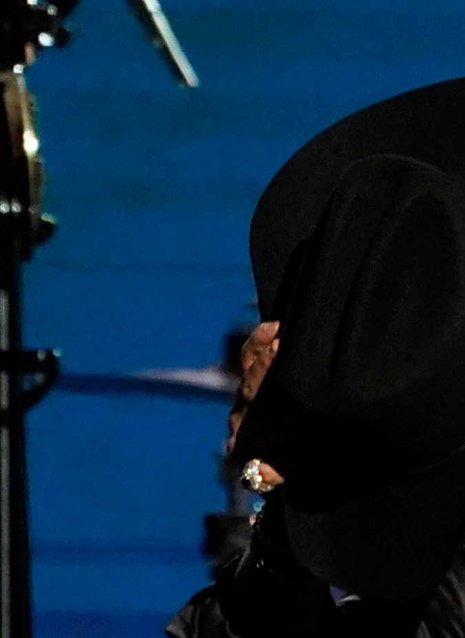 Christian Nodal en el escenario de la presentación de la Persona del Año de la Academia Latina de la Grabación en 2022.