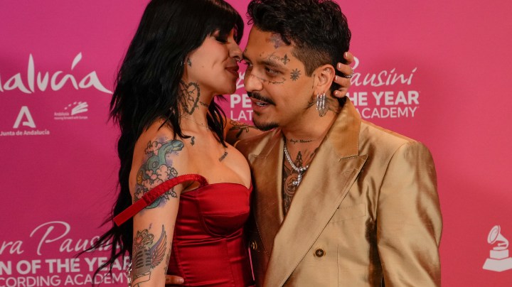 Cazzu y Christian Nodal en el ojo del huracán por supuesta separación.