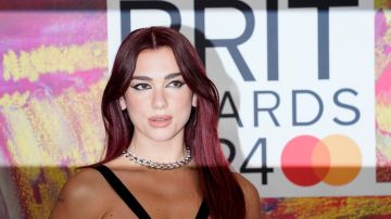 Dua Lipa es criticada en redes por negarse a tomarse fotos con una fan.