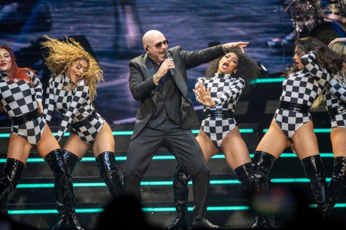 Pitbull en "The Trilogy Tour".