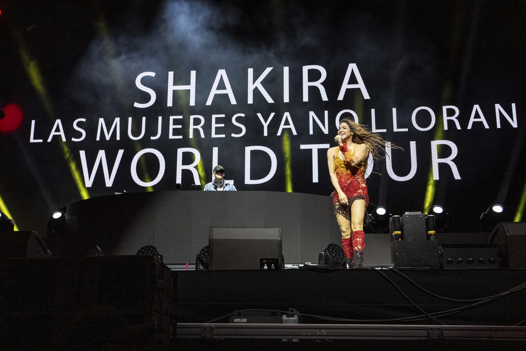 Shakira anunció su gira 'Las mujeres ya no lloran World Tour' durante su participación como invitada de Bizarrap en Coachella 2024, California.