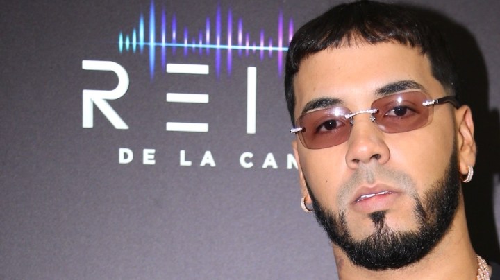 Anuel AA como invitado de la semana en la semifinal de "Reina de la Canción" (Univision)/Miami, 17 de noviembre 2019.