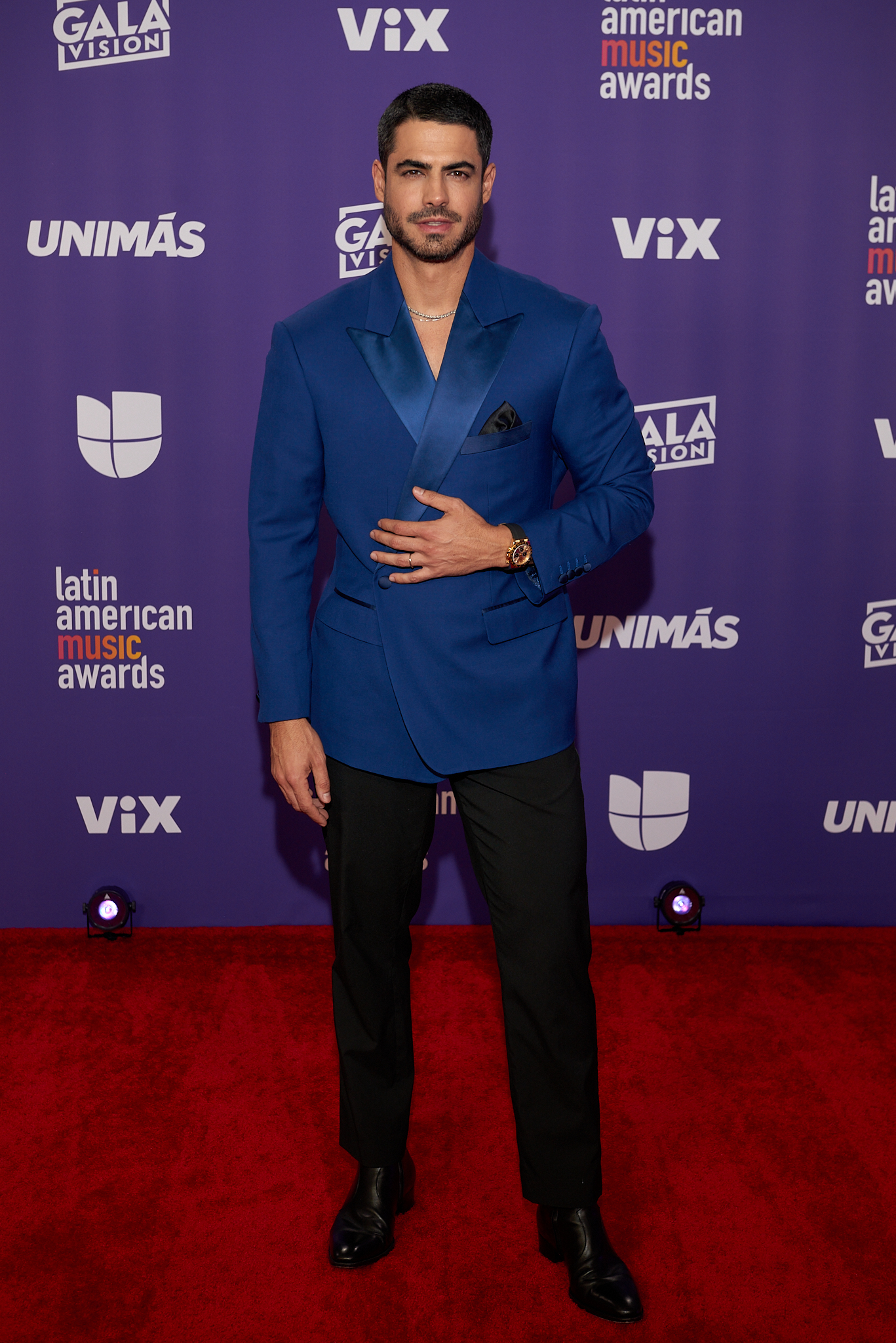 Roberto Hernández en los Latin American Music Awards.