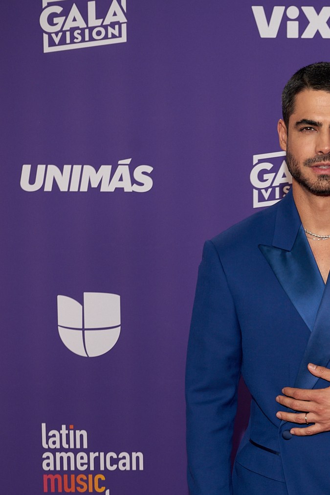 Roberto Hernández en los Latin American Music Awards.