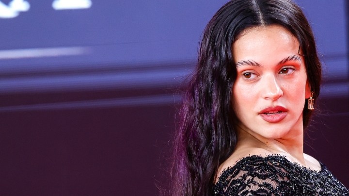 Rosalía en la alfombra de la entrega 24 de los Latin Grammy 2023, que premia lo mejor de la industria musical hispanoamericana/Sevilla, España, 16 de noviembre 2023.