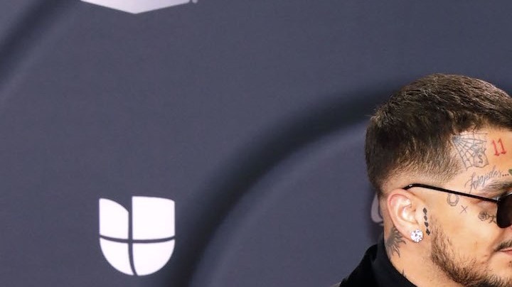 Cazzu y Christian Nodal enfrentan rumores de separación.