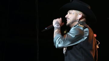 Christian Nodal ha comenzado un proceso para quitarse los tatuajes de su rostro.