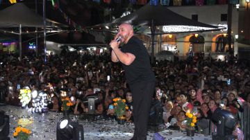 Lupillo Rivera quiere sacar a Maripily y Romeh.