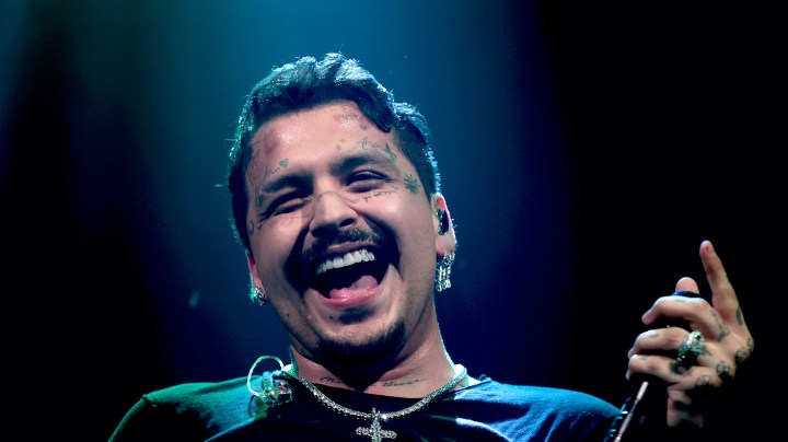 Cristian Nodal se arrepiente de sus dientes de diamantes.