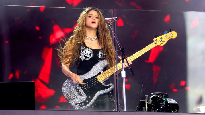 Shakira se encontró con sus fans antes de asistir a un evento en Nueva York.