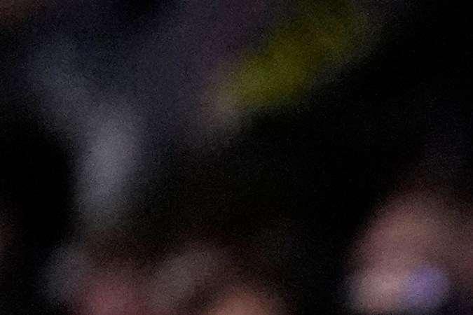 Bad Bunny y Kendall Jenner en un partido de baloncesto en mayo de 2023.