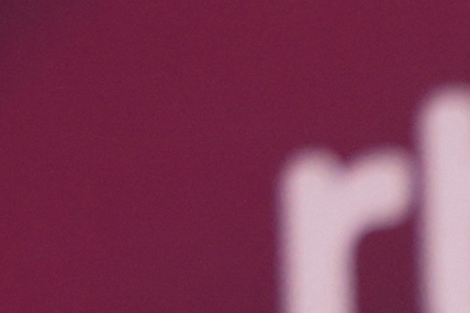 Christian Nodal y Cazzu durante su paso por la alfombra roja de los Latin Grammy 2023.