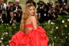 Shakira debuta en la MET Gala 2024.