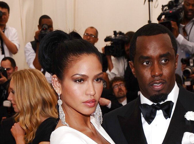Cassie y Sean "Diddy" Combs en la gala benéfica del Costume Institute del Museo Metropolitano de Arte que celebra "China: A través del espejo" en Nueva York.