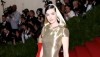 Anne Hathaway desfila por la alfombra roja de la Gala MET 2015, la cual se llevó a cabo en el Museo Metropolitano de Nueva York/Nueva York, 4 de mayo de 2015.