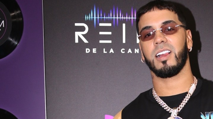 Anuel AA fue el juez invitado de la semana en la semifinal de "Reina de la Canción" (Univision)/Miami, 17 de noviembre 2019.