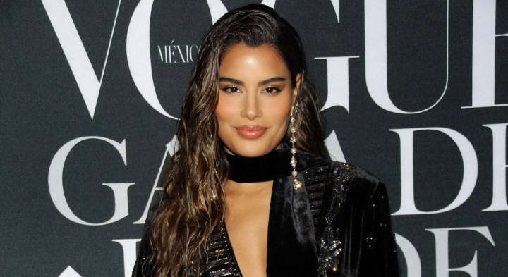 Ariadna Gutiérrez desfila por la alfombra roja de la gala de Día de Muertos organizada por la revista Vogue/México, 28 de octubre 2021.