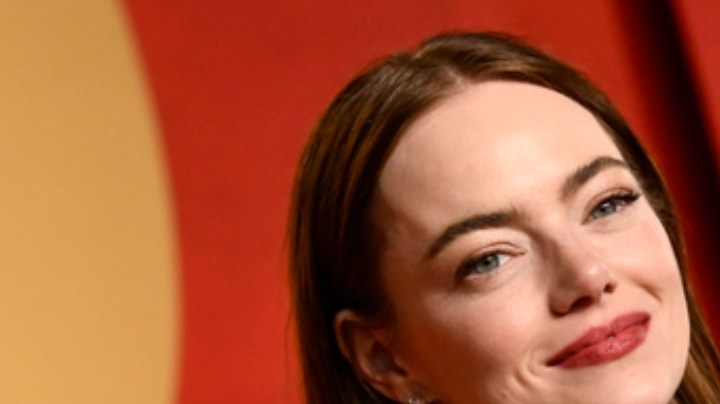 Emma Stone en la fiesta de los Oscar de Vanity Fair el domingo 10 de marzo de 2024 en el Centro Wallis Annenberg para las Artes Escénicas en Beverly Hills, California