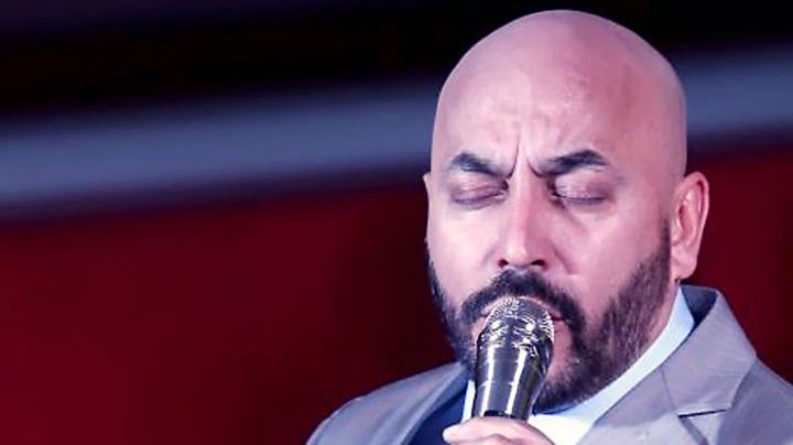 Lupillo Rivera en la celebración de sus 20 años de carrera en un restaurante capitalino, acompañado de su familia: Doña Rosa, Pedro Rivera y sus hermanos Juan y Rosie, y donde presentó también el video del tema "Que me Entierren con Banda" a dueto con su fallecida hermana Jenni Rivera/México, 31 de enero 2020.