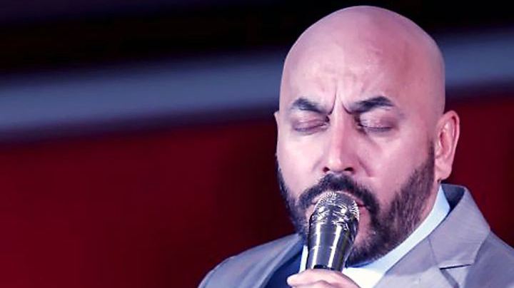 Lupillo Rivera en la celebración de sus 20 años de carrera en un restaurante capitalino, acompañado de su familia: Doña Rosa, Pedro Rivera y sus hermanos Juan y Rosie, y donde presentó también el video del tema "Que me Entierren con Banda" a dueto con su fallecida hermana Jenni Rivera/México, 31 de enero 2020.