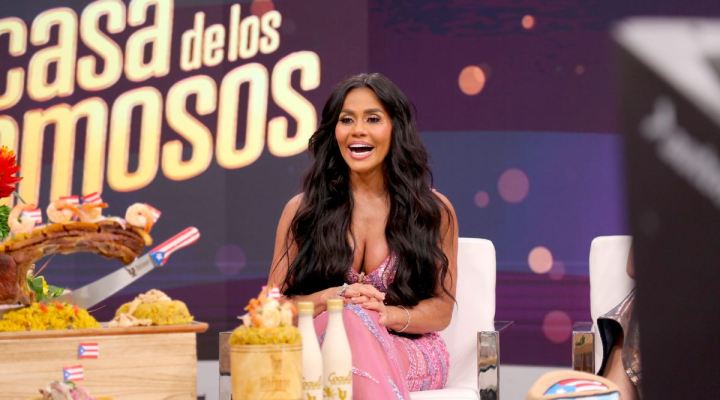 Maripily Rivera celebra su triunfo en la cuarta temporada de "La Casa de los Famosos" con las presentadoras Aleida Ortiz, Andrea Meza, Chickybombom y los participantes Geraldine Bazán y Clovis Nienow en el programa "En Casa con Telemundo" (Telemundo). La boricua se emocionó hasta las lágrimas al ver el apoyo que recibió de sus seguidores en las calles de Puerto Rico, México y otros famosos que la felicitaron /Miami, 21 de mayo 2024.