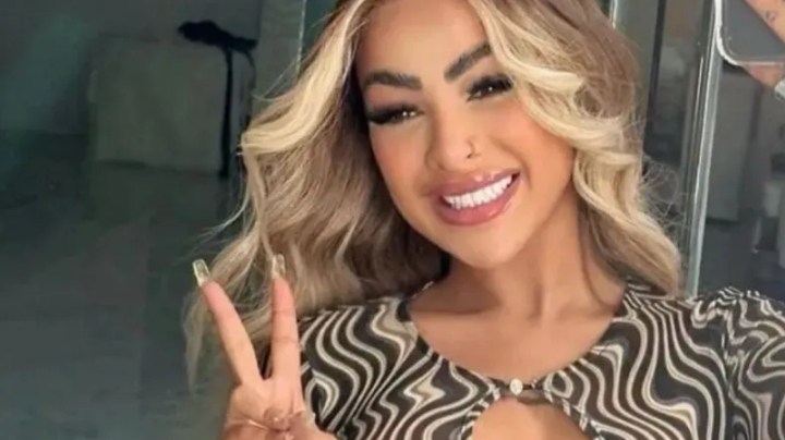 Yailin "La Más Viral" se besa en pleno concierto con Tokischa y las redes estallan