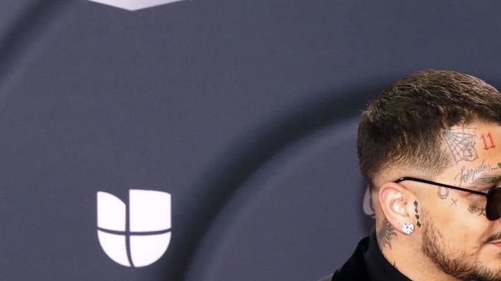 Christian Nodal pide respeto para Cazzu y su familia.