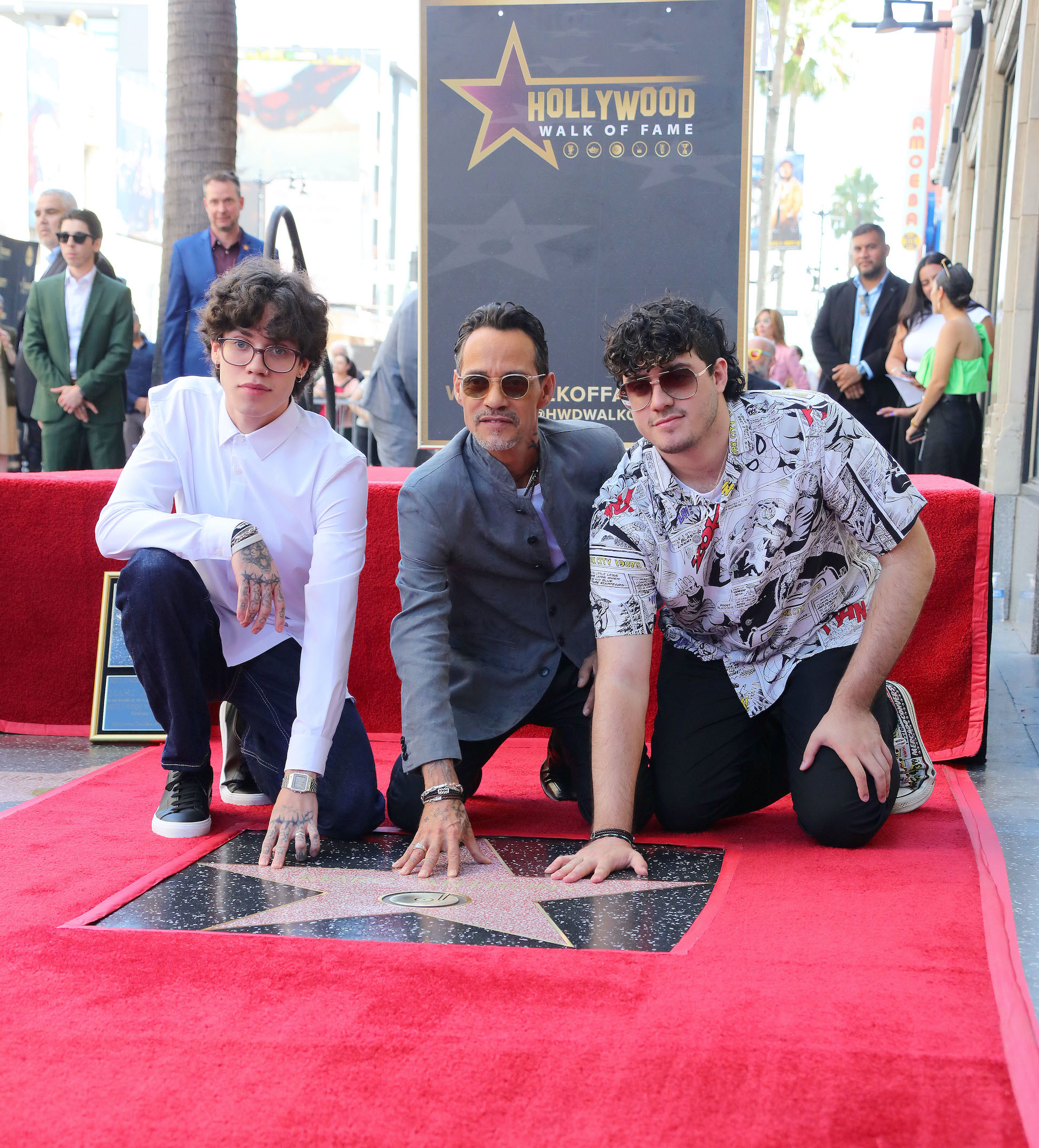 Marc Anthony y sus hijos Cristian y Ryan Muñiz.