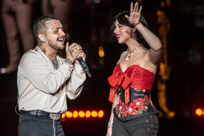 Ángela Aguilar y Christian Nodal ponen fin a los rumores y confirman su relación.