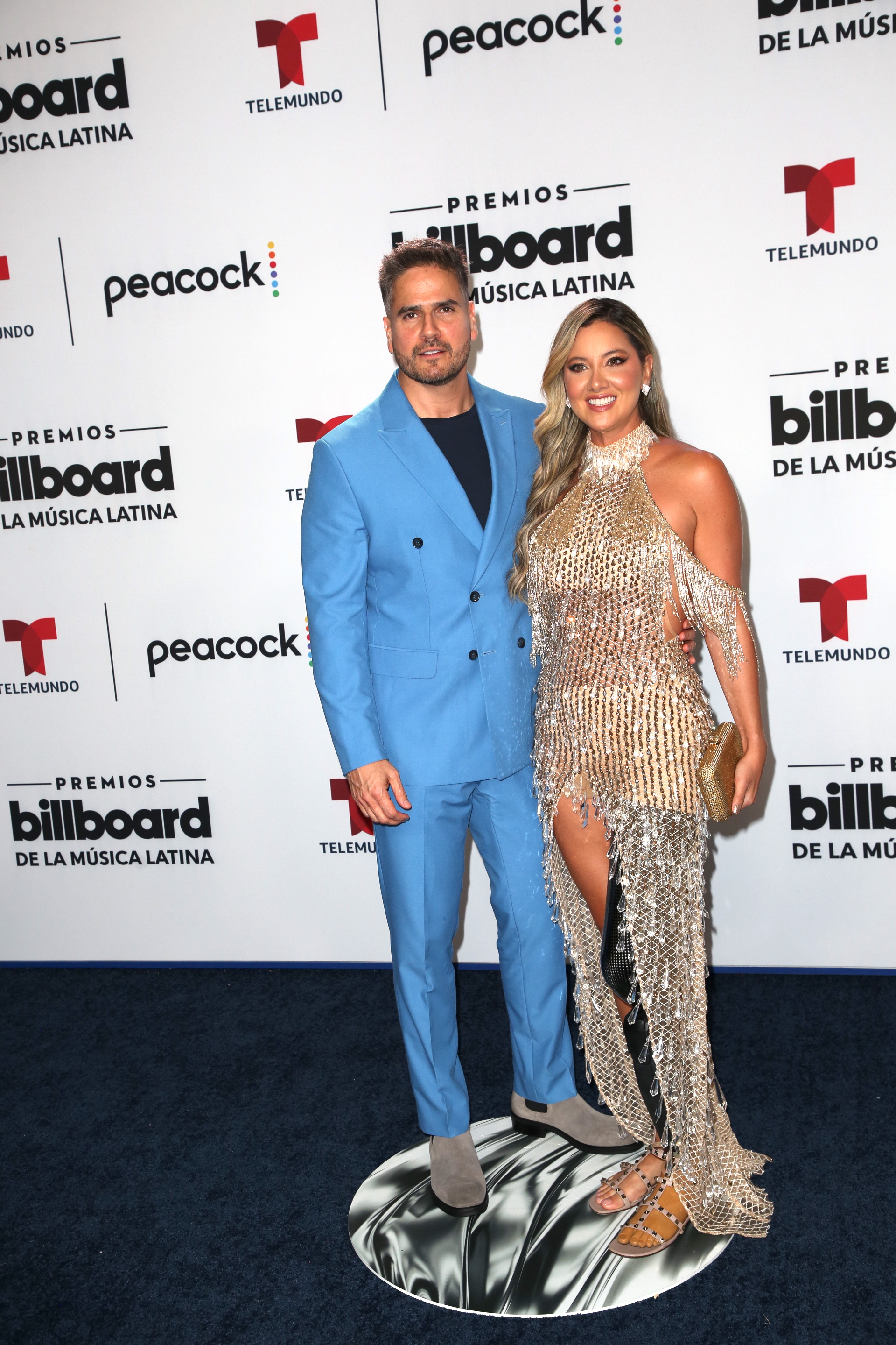 Daniel Arenas y Daniela Álvarez en la alfombra de los Premios Billboard de la Música Latina/Miami, 5 de octubre del 2023.