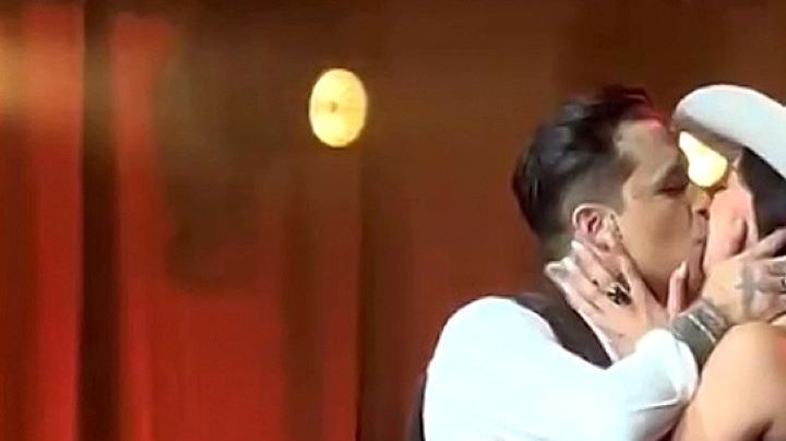 Christian Nodal y Ángela Aguilar confirmaron su amor el pasado 10 de junio y luego se besaron en un concierto