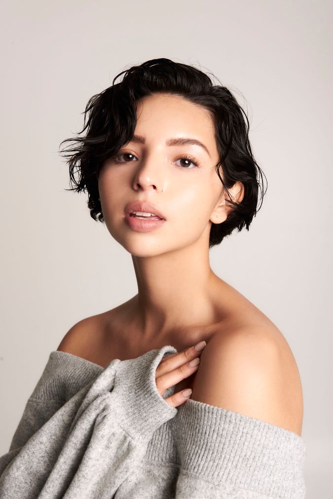 Ángela Aguilar lanza su nuevo sencillo ‘Gotitas Saladas’, una canción de su propia inspiración.