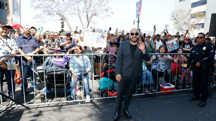 Lupillo Rivera fue uno de los hermanos de Jenni Rivera que asistió a este importante evento en su honor.