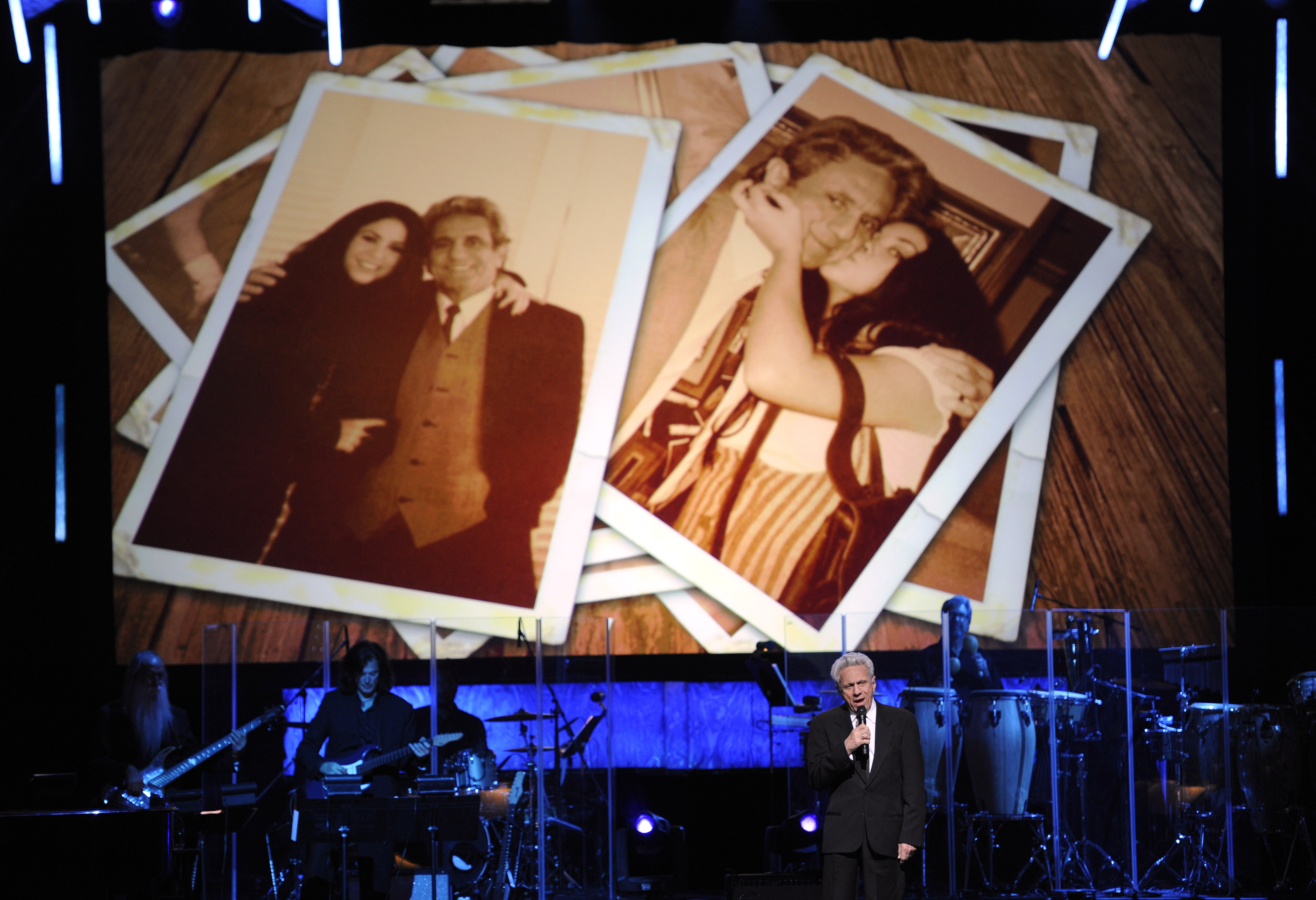 William Mebarak Chadid, padre de Shakira, en el escenario en el homenaje a la Persona del Año de la Academia Latina de la Grabación en su honor. Noviembre de 2011 en Las Vegas, Nevada.