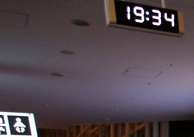 Brad Pitt y Angelina Jolie junto con sus hijos llegan al aeropuerto internacional de Haneda en Tokio, el 28 de julio de 2013.