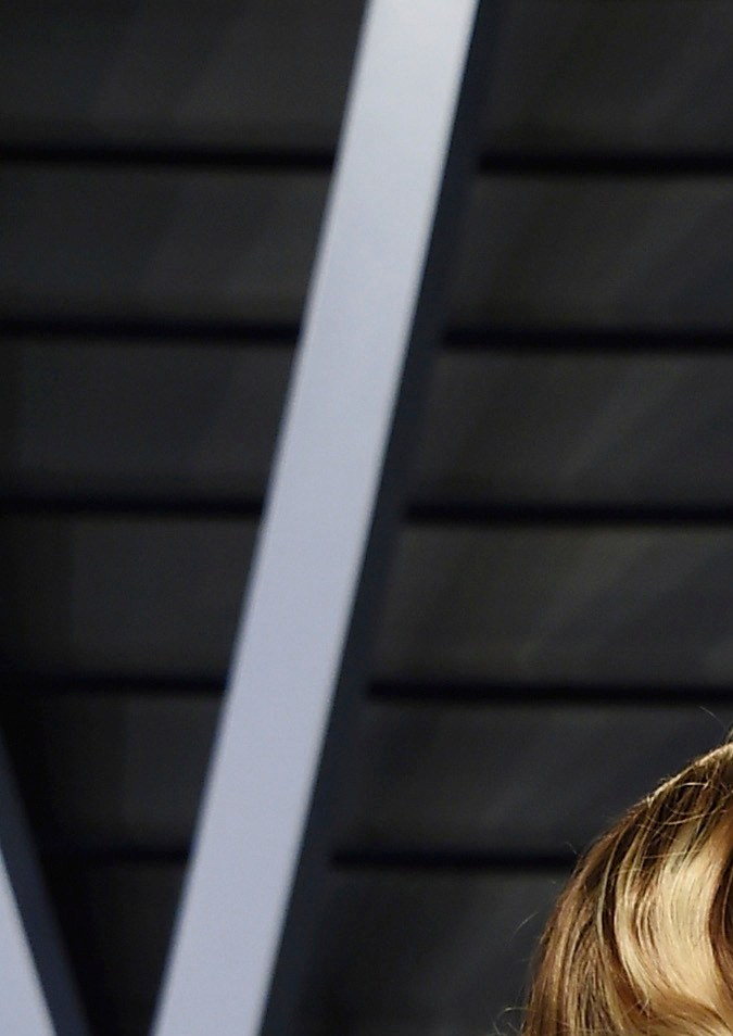 Miley Cyrus y Liam Hemsworth llegan a la fiesta de los Oscar de Vanity Fair el domingo 4 de marzo de 2018 en Beverly Hills, California.