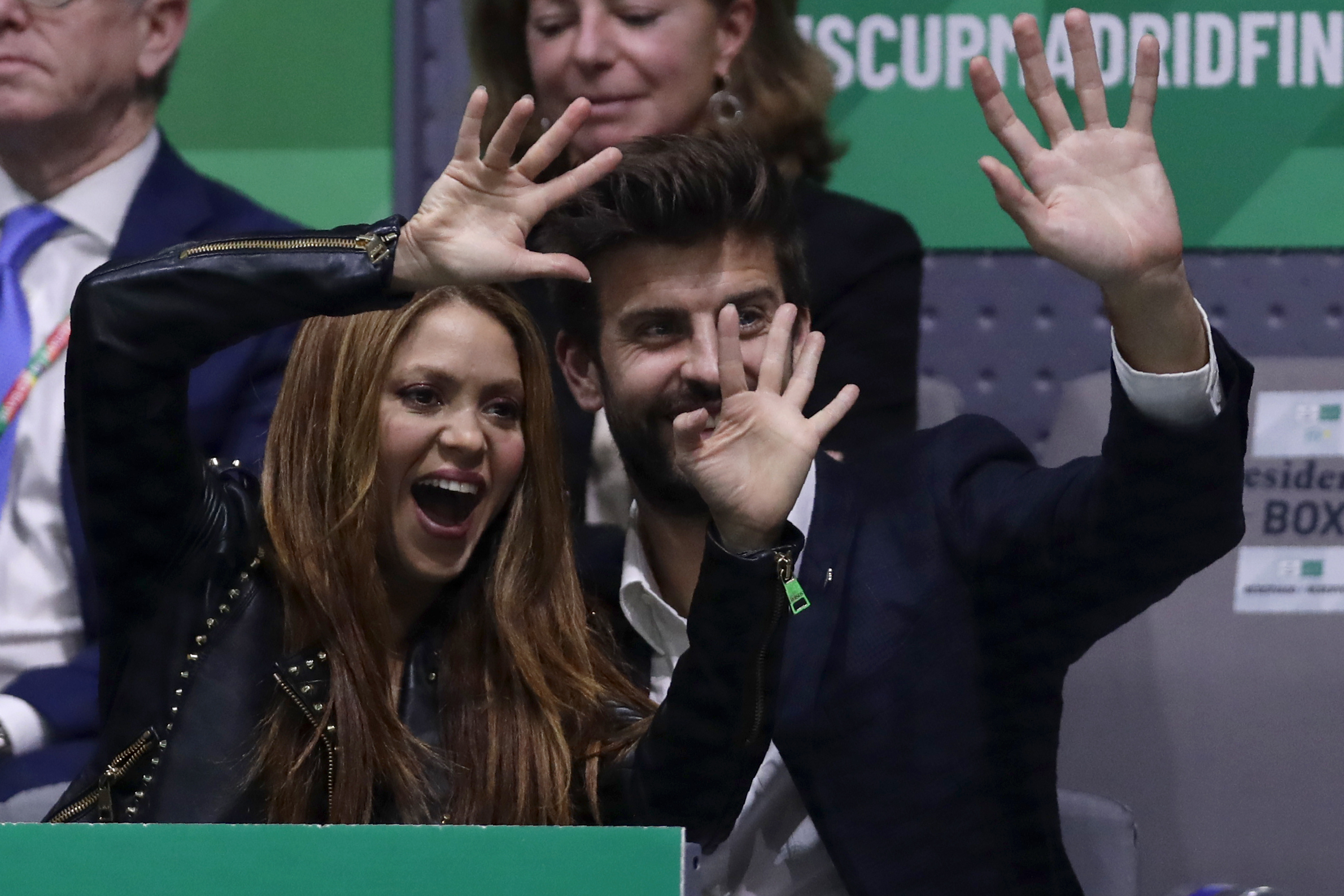 Shakira y Gerard Piqué en la final de la Copa Davis en Madrid, España, el domingo 24 de noviembre de 2019.