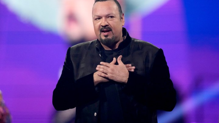Pepe Aguilar en medio de la polémica que enfrenta su hija Ángela con Christian Nodal.