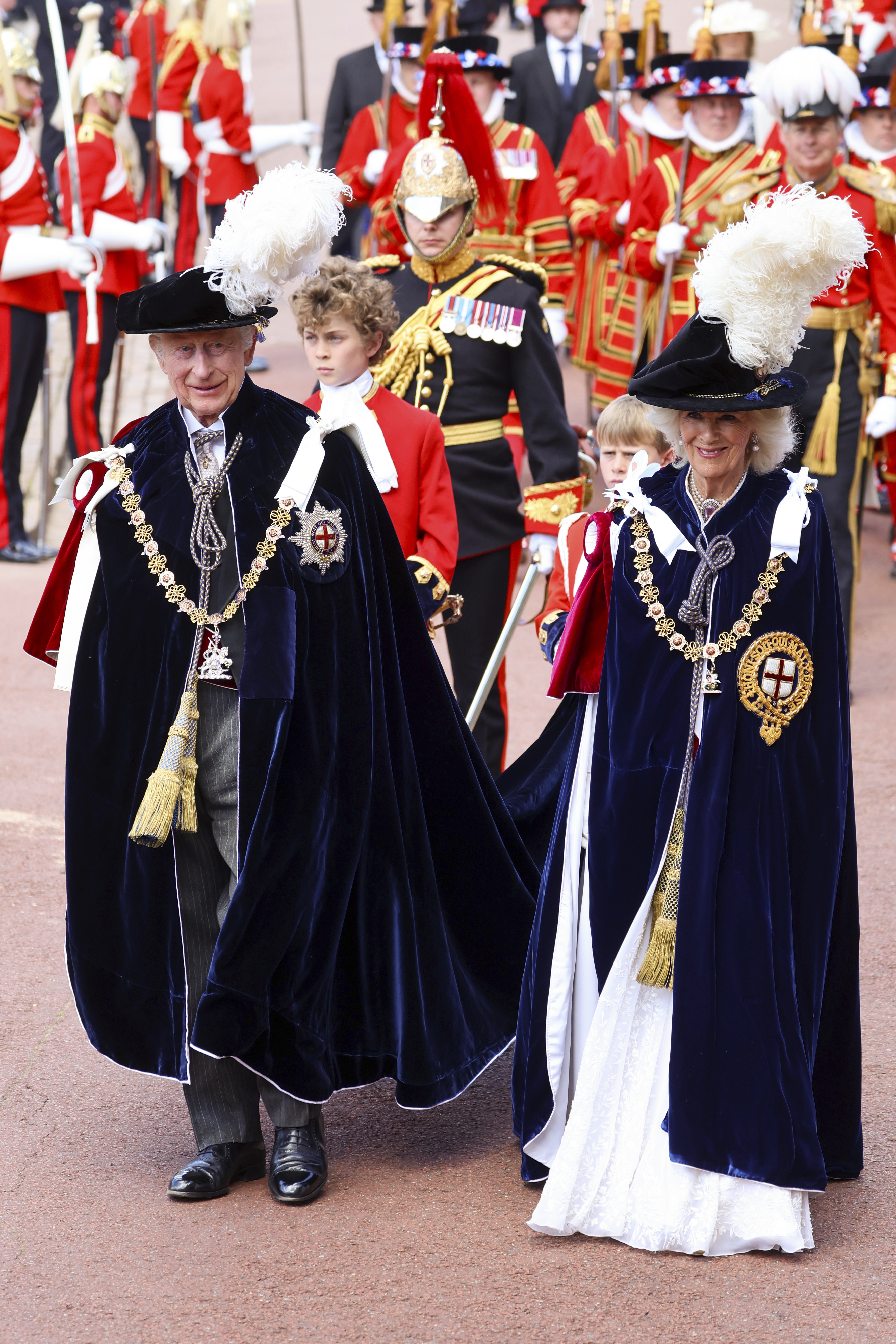 El rey Carlos III y la reina Camilla asisten al Servicio de la Orden de la Jarretera en el Castillo de Windsor en Windsor, Inglaterra, el lunes 17 de junio de 2024.