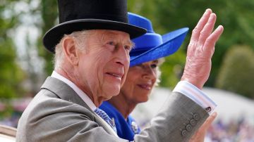 El rey Carlos III desea visitar a sus nietos, los hijos del príncipe Harry.