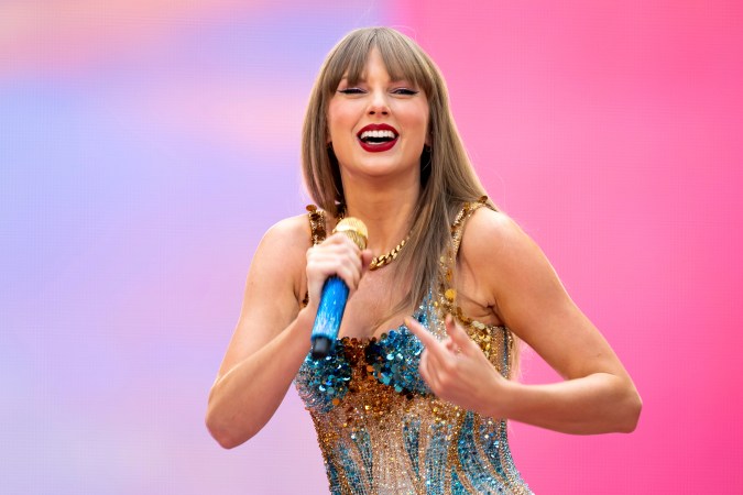 Taylor Swift apagó un pequeño incendio en su cocina.