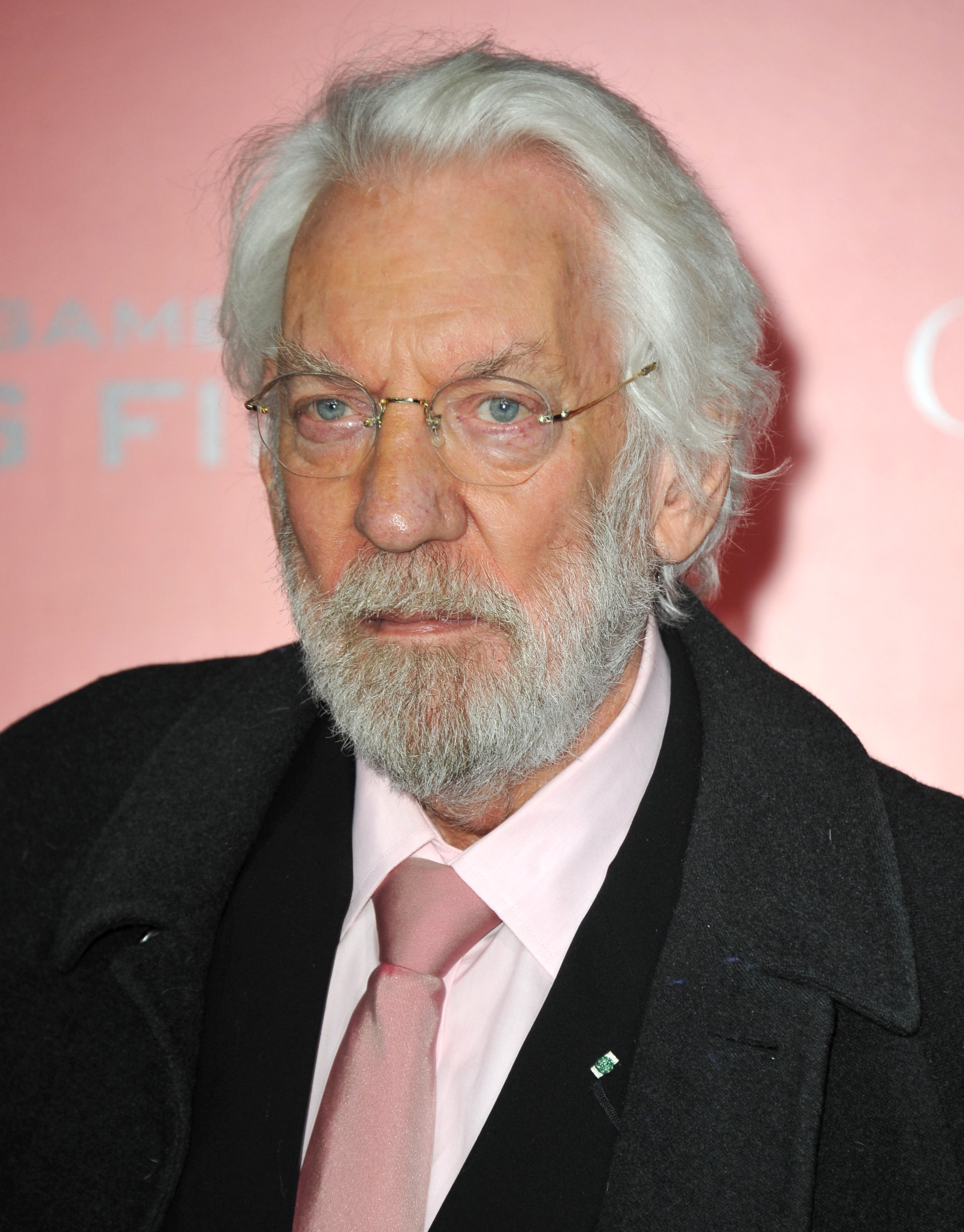 Donald Sutherland llega al estreno en Los Ángeles de ‘Los juegos del hambre: En llamas’ en el Nokia Theatre LA Live el lunes 18 de noviembre de 2013.