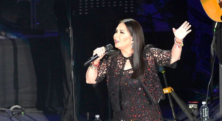 Ana Gabriel en su gira "Por Ti, Para Siempre" con un concierto en el Auditorio Nacional en el que estuvo acompañada de una orquesta y recordó a su madre, fallecida hace poco más de un mes/México, 20 de mayo 2016.