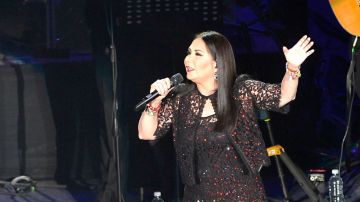Ana Gabriel en su gira "Por Ti, Para Siempre" con un concierto en el Auditorio Nacional en el que estuvo acompañada de una orquesta y recordó a su madre, fallecida hace poco más de un mes/México, 20 de mayo 2016.
