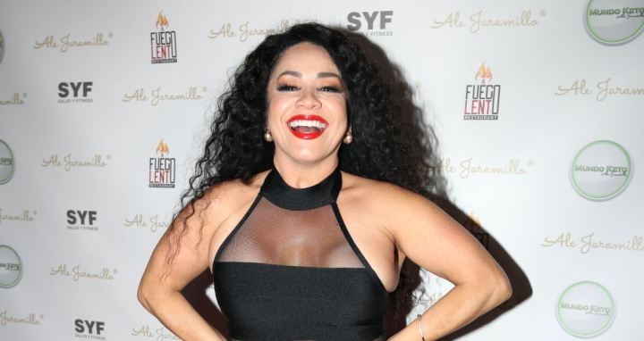 Carolina Sandoval "La Venenosa" (Siéntese Quien Pueda) en la presentación de la línea Mundo Keto Ale Jaramillo de Proteínas y Colágeno/Miami, 23 de mayo 2024.