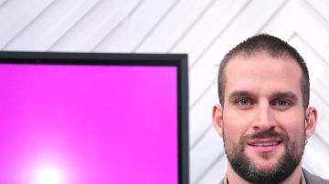 Clovis Nienow responde a las duras críticas que recibió tras confirmar su noviazgo con Aleska